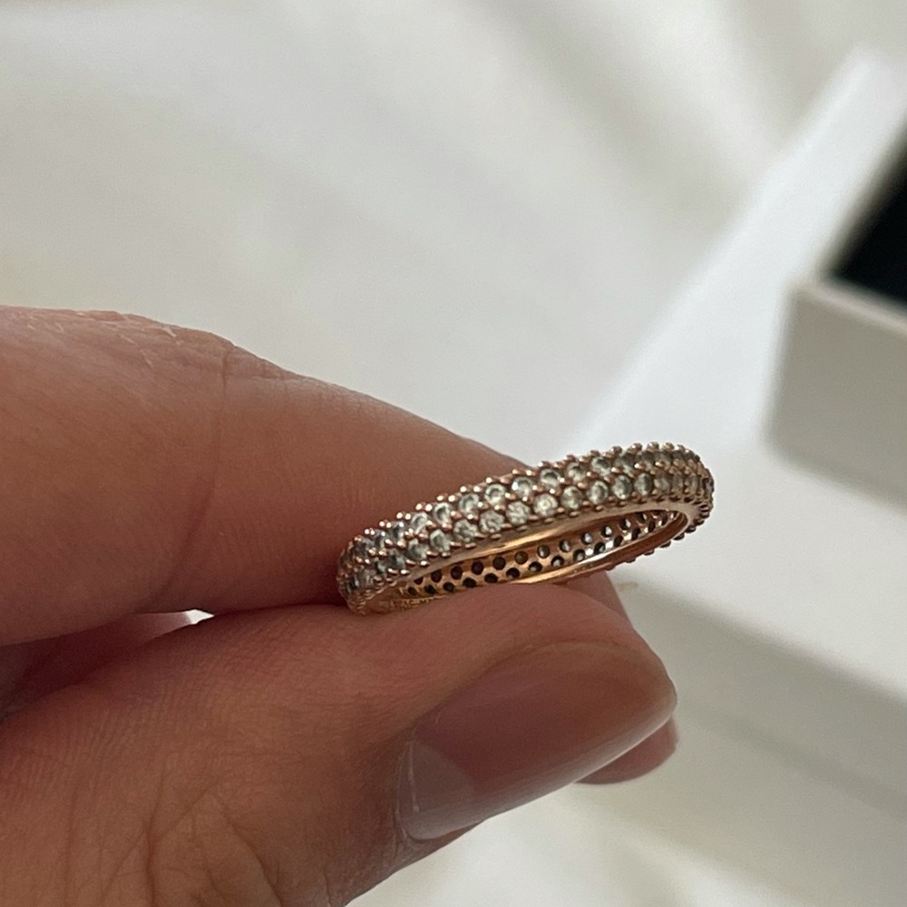 Pandora ring rose gold comes with box